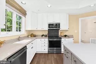 334 Colony Point Pl, Edgewater, MD 21037 - Photo 12