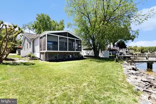 1069 Locust Dr, Pasadena, MD 21122 - Photo 4