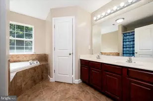 7307 Gardenia Ln, Glen Burnie, MD 21060 - Photo 18