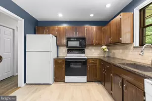 8250 Railroad Ave, Pasadena, MD 21122 - Photo 14