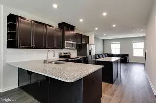 188 Woodgate Cir, Pasadena, MD 21122 - Photo 10