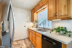675 211th St, Pasadena, MD 21122 - Photo 16