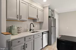 565 Lanny Ct, Millersville, MD 21108 - Photo 14
