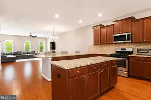 645 Bracey Dr, Glen Burnie, MD 21060 - Photo 6