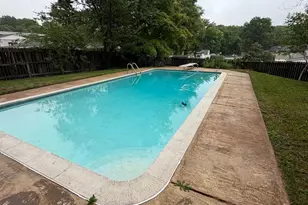 490 Williamsburg Ln, Odenton, MD 21113 - Photo 2