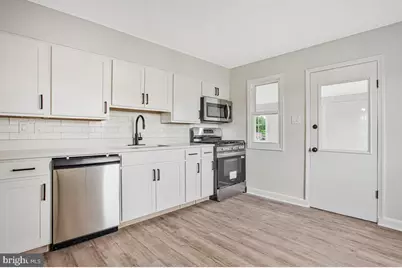906 Hammonds Lane, Baltimore, MD 21225 - Photo 2