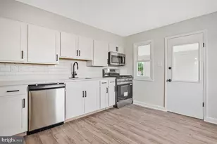 906 Hammonds Ln, Baltimore, MD 21225 - Photo 2