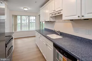 302 Blue Water Ct, Glen Burnie, MD 21060 - Photo 10