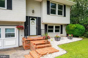 1710 Fallsway Dr, Crofton, MD 21114 - Photo 4
