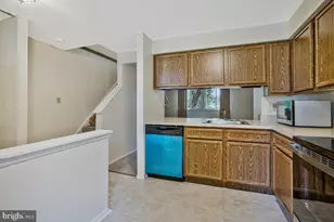 8010 Hadfield Ct, Pasadena, MD 21122 - Photo 6