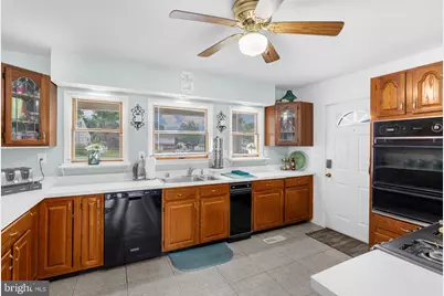 605 Carolyn Road, Glen Burnie, MD 21061 - Photo 18