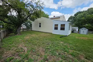 327 Ardmore Rd, Linthicum Heights, MD 21090 - Photo 4