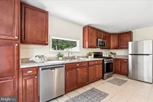 423 Shetlands Ln, Glen Burnie, MD 21061 - Photo 4