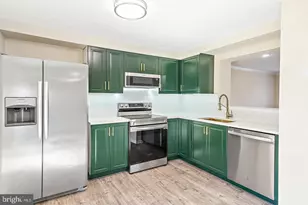 377 Valiant Cir, Glen Burnie, MD 21061 - Photo 10