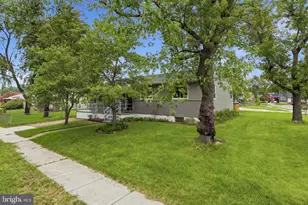 205 Hollywood Ct, Glen Burnie, MD 21060 - Photo 2