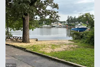 800 N Shore Drive N, Glen Burnie, MD 21060 - Photo 16