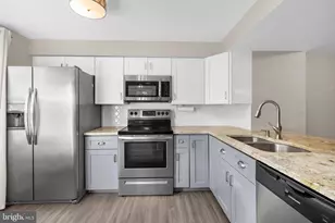 7930 Sutherland Ct, Pasadena, MD 21122 - Photo 4