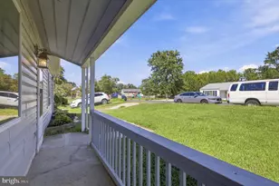 7704 Queens Park Rd, Pasadena, MD 21122 - Photo 6