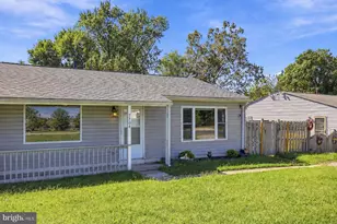7704 Queens Park Rd, Pasadena, MD 21122 - Photo 4