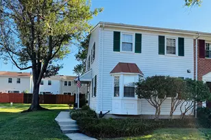 1757 Sharwood Pl, Crofton, MD 21114 - Photo 2