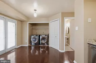 8609 Woodland Manor Dr, Laurel, MD 20724 - Photo 16