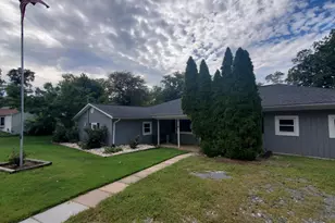 610 Laurel Dr, Pasadena, MD 21122 - Photo 2