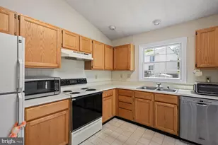 7906 Carriage Dr, Severn, MD 21144 - Photo 14