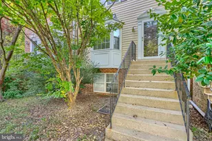 1017 Murdoch Ct, Crofton, MD 21114 - Photo 2