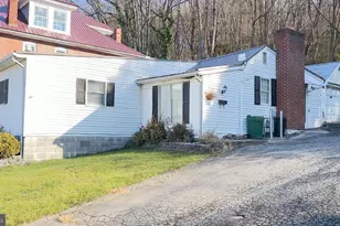 880 Maryland Ave, Cumberland, MD 21502 - Photo 2