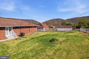 12043 Iris Ave, Cumberland, MD 21502 - Photo 4