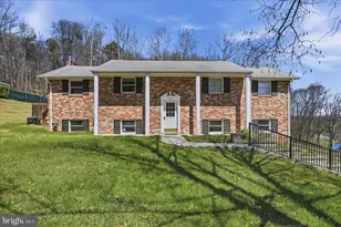 609 Wellington Ln, Cumberland, MD 21502 - Photo 2