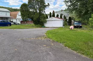215 Hammond St, Westernport, MD 21562 - Photo 6