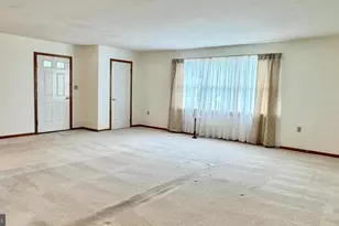 608 Wellington Ln, Cumberland, MD 21502 - Photo 6