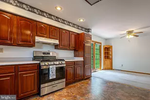 608 Wellington Ln, Cumberland, MD 21502 - Photo 4