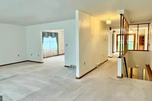 608 Wellington Ln, Cumberland, MD 21502 - Photo 8