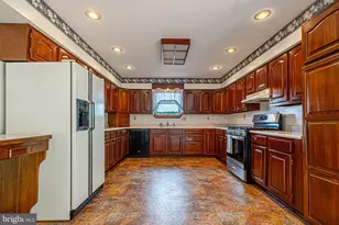 608 Wellington Ln, Cumberland, MD 21502 - Photo 2
