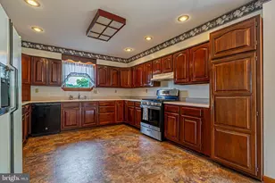 608 Wellington Ln, Cumberland, MD 21502 - Photo 6