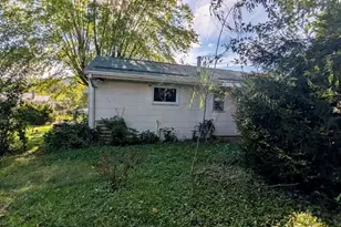 12115 Bowling St, Cumberland, MD 21502 - Photo 6