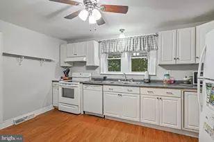 18 Park St, Frostburg, MD 21532 - Photo 8