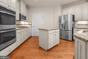 6923 Summit Cir, Towson, MD 21239 - Photo 12