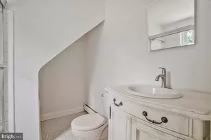 8205 Robin Hood Ct, Towson, MD 21204 - Photo 32