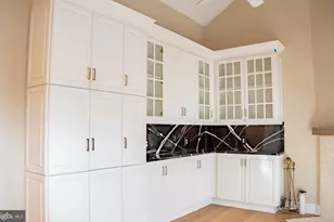 6907 Jones View Dr, Baltimore, MD 21209 - Photo 8