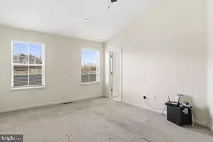 7255 Martin Farm Cir, Baltimore, MD 21237 - Photo 10