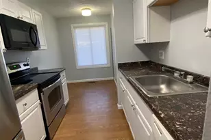 7 Mooring Ct, Essex, MD 21221 - Photo 2