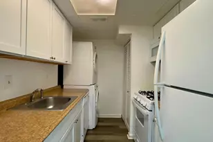 8 King Henry Cir, Baltimore, MD 21237 - Photo 4