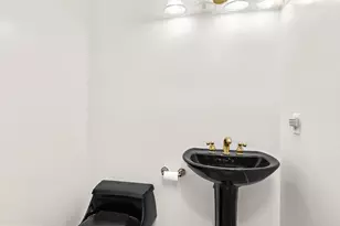 2009 Heritage Dr, Baltimore, MD 21209 - Photo 16