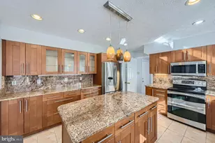 8 Sapphire Hill Ct, Baltimore, MD 21209 - Photo 2