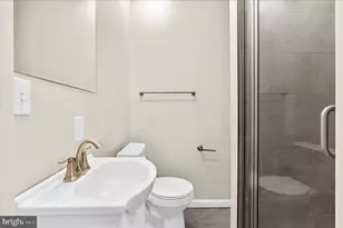 38 Bloomsbury Ave, Catonsville, MD 21228 - Photo 16