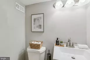 9234 Woodcreek Ct, Parkville, MD 21234 - Photo 20