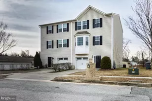 17 Karendale Ct, Windsor Mill, MD 21244 - Photo 2